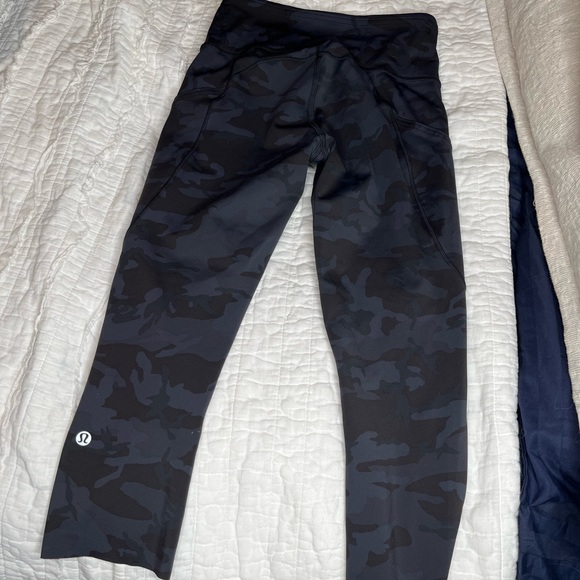 Lululemon size 4 fast and free 23” leggings like new - Picture 1 of 3